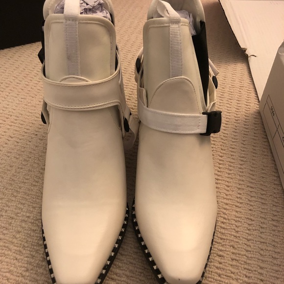 BRAND NEW WHITE WESTERN INSPIRED BOOTS - Picture 4 of 4